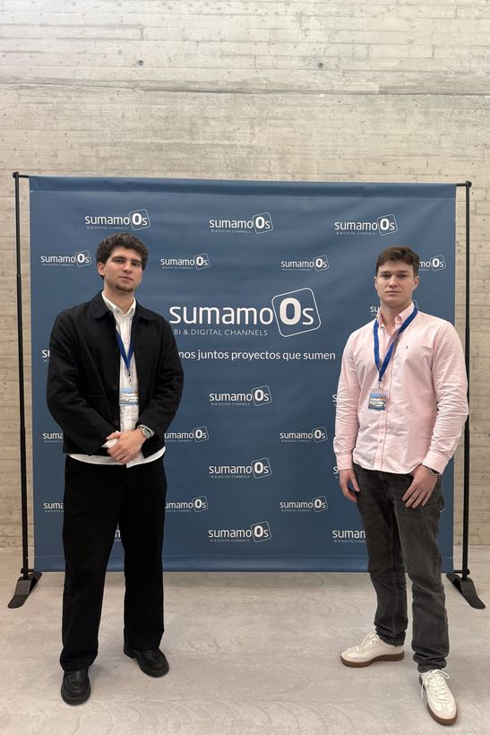 Jordi Valentin Ivanov ante el photocall de sumamoOs BI & Digital Channels